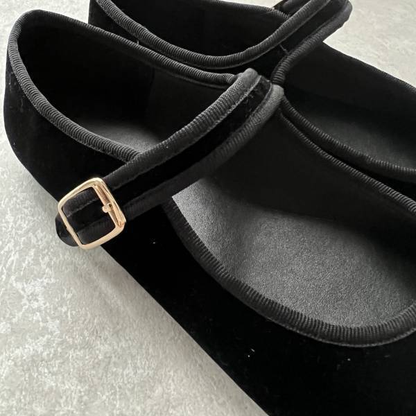 《完売目前！？》マジで「買わないと損」！！【GU】コスパ最強で「履き心地もバッチリ」な“ストラップシューズ”紹介