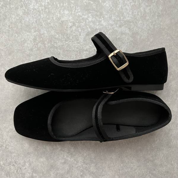 《完売目前！？》マジで「買わないと損」！！【GU】コスパ最強で「履き心地もバッチリ」な“ストラップシューズ”紹介