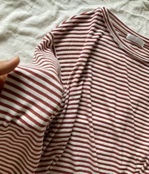 ＜めちゃくちゃ可愛すぎ＞「質感がたまらない♡」【しまむら】「今から着られる」秋っぽ“トップス”紹介