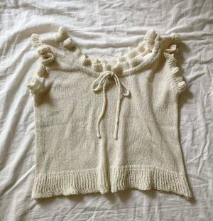 ＜主役級で激カワ＞「ふんわりカラー」がたまらぁん…！！【NUGU】「今が買い」“フリルニット”紹介