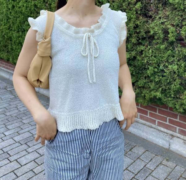 ＜主役級で激カワ＞「ふんわりカラー」がたまらぁん…！！【NUGU】「今が買い」“フリルニット”紹介