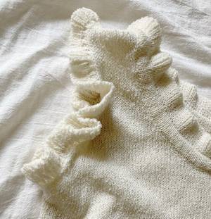 ＜主役級で激カワ＞「ふんわりカラー」がたまらぁん…！！【NUGU】「今が買い」“フリルニット”紹介