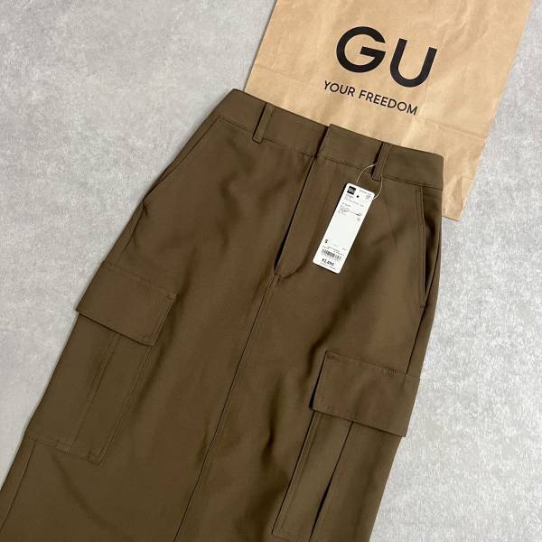 「シルエットがキレイ！」しかも「高見え」！！【GU】今すぐ「ゲット」すべし！“カーゴスカート”コーデ