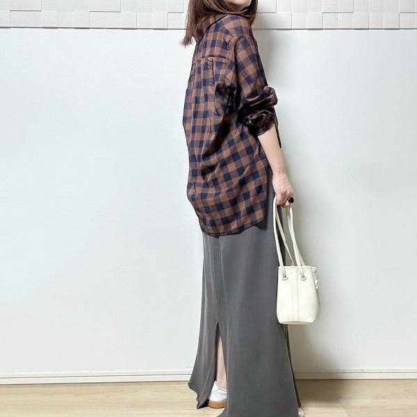 秋色「チェック」が超可愛い！【ユニクロ】初秋にピッタリ”シアーチェックシャツ”に「一目惚れ」