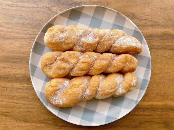 もっちりふわふわ♡懐かしい味？【ローソン】「コスパ抜群」の”ツイストドーナツ”特集