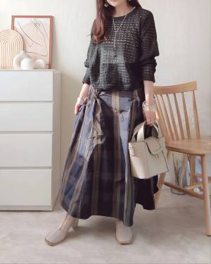 今すぐ【しまむら】にパトロールして！ 買い足すならこれ♡「秋色チェックスカート」