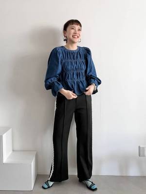 「予約で大人気」って！！【ローリーズファーム】2WAYで着られて便利♡「激かわデニムブラウス」