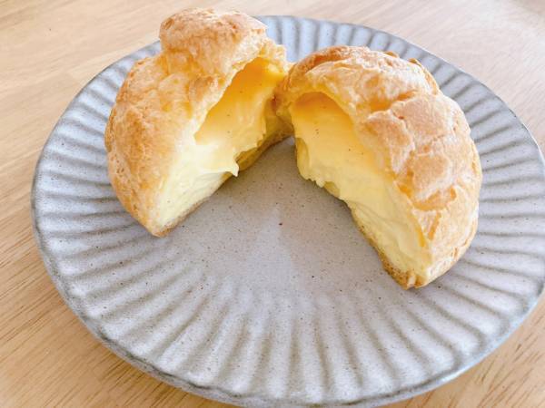 「ぽってり」クリームが「絶品♡」【ファミリーマート】「3時のおやつ」に食べたいっ！”濃厚カスタードシュー”は「食べ応え抜群」