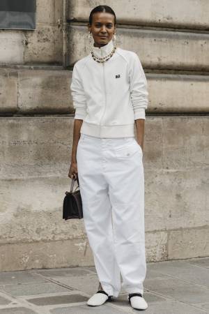 端境期のお洒落には「パール」が効く！ 季節をまたぐコーデ術【ストリートスナップ】