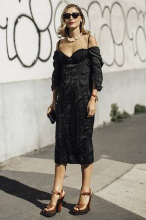 端境期のお洒落には「パール」が効く！ 季節をまたぐコーデ術【ストリートスナップ】