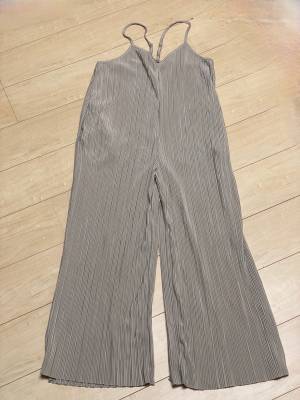 「大活躍」するの確定！！「シルエット」が可愛い♡【しまむら】のサロペットは「着回し力」が高い！！