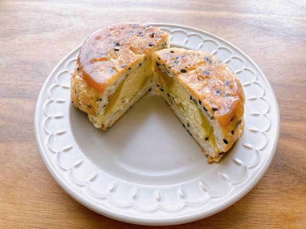 「お芋好きはファミマに走れ〜！」【新発売】”おいものクイニーアマン”はボリューム満点で甘党さんも大満足！