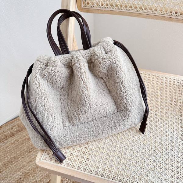 ＜なんと4色展開＞しかも、2WAYなの！？【しまむら】talbyyumiの”もこもこバッグ”が万能すぎる！