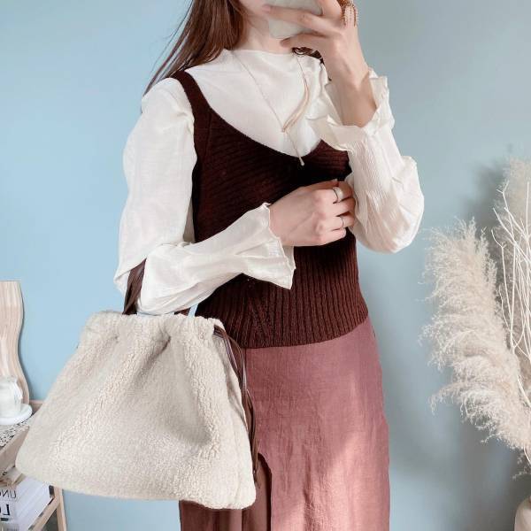 可愛すぎて「心臓鷲掴み」♡♡【しまむら】「開店アタック」した“リバーシブルのボアバッグ”紹介