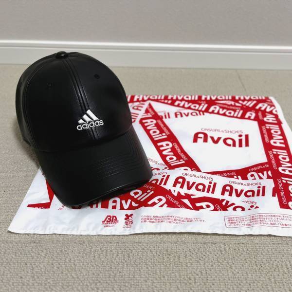 ＜adidasが1980円で買える！？＞【アベイル】の”レザーキャップ”で秋コーデを楽しむ！