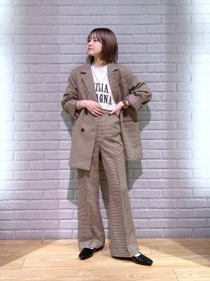 めちゃ使えるやん♡ 【ローリーズファーム】1枚でコーデ無限かよ！？「大人気ロンT」