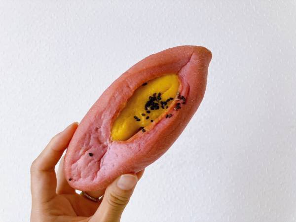 ＜まるでさつまいも食べてるみたい…！＞【ファミリーマート】もっちり生地にねっとり濃厚なあんの「おいものパン」が絶品