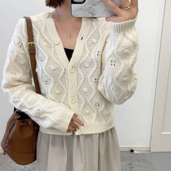 「着てみると想像以上」だった…！【ユニクロ】「買って大正解な」新作コラボ”カーディガン＆ニット”特集