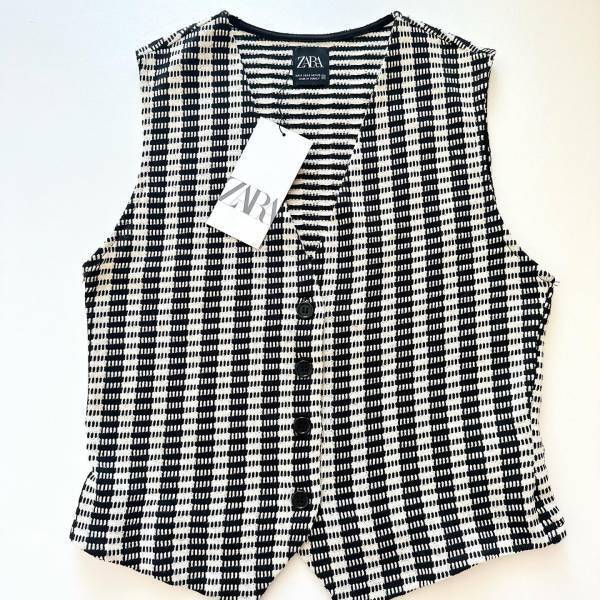 今狙いたいのは秋っぽさ全開の「ベスト」！【ZARA】「買って大正解だった」”ベスト”2選