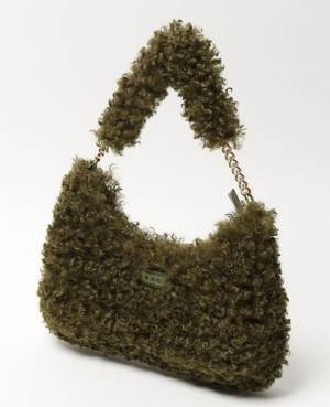 秋冬といったらコレ！コーデのポイントに欲しい♡【もこもこバッグ】