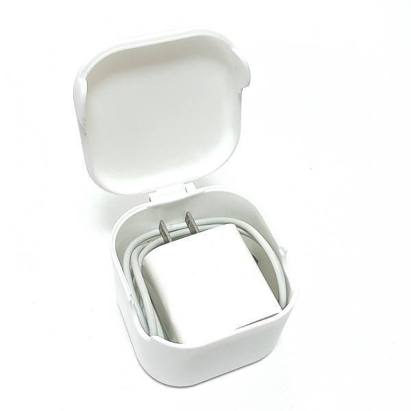 「品薄」になる前に欲しい！！「一石二鳥」な【キャンドゥ】”充電器ケース＆スマホスタンド”が「画期的」すぎた！