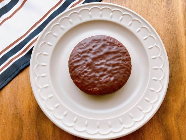 「チョコレートの沼」って何っ？！【セブンイレブン】”チョコパイ”は「どこを食べてもチョコレート」！