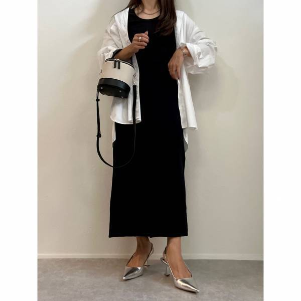 「カジュアルにもキレイにも」！！【ユニクロ】”ナローマキシスカート”の「モノトーンコーデ」まとめ