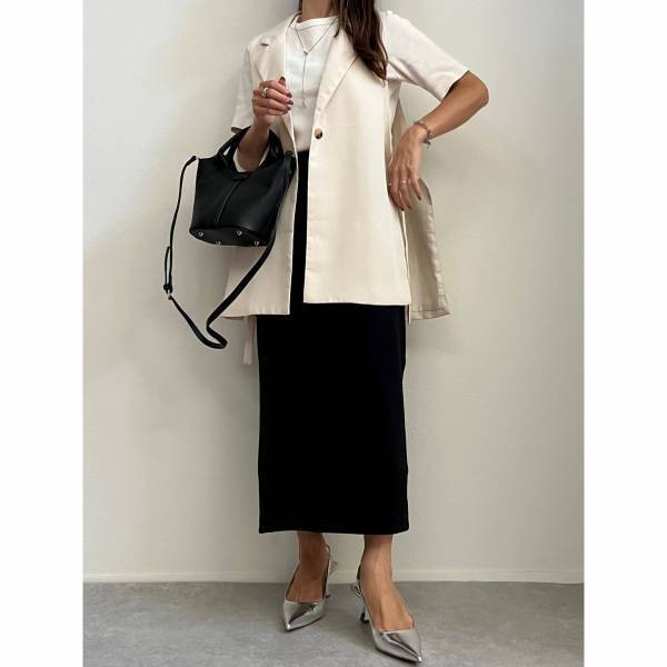 「カジュアルにもキレイにも」！！【ユニクロ】”ナローマキシスカート”の「モノトーンコーデ」まとめ