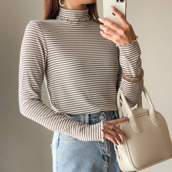 「ボーダー」が新トレンド！【GU】の新作「ソフトリブタートルネックT」で秋コーデをアップデート♪