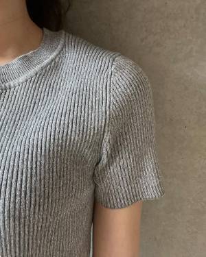 夏→秋に着たい！【GU】見逃せない♡「ラメクロップドセーター」