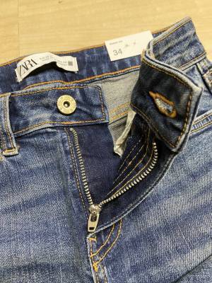 《こだわり》が凄いっ！！【ZARA】「ストレッチ素材」の”ダメージデニム”は「脚長効果抜群」です！