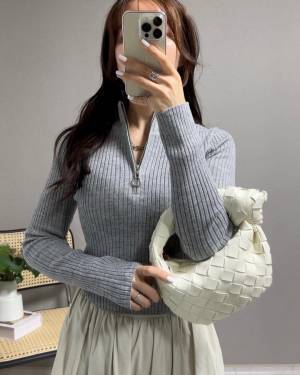 【GU】今秋の新作「これは好みすぎて」「なにかと重宝する」”注目トップス”3選