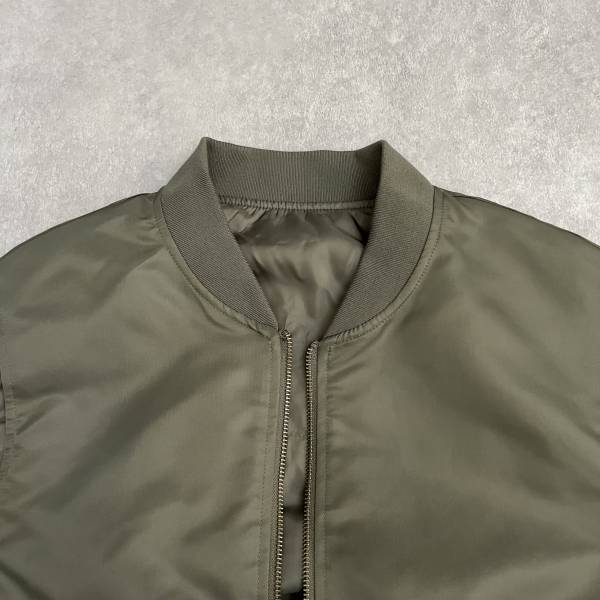 「お値段以上の価値あり！」【GU】の”MAー1ベスト”で一気に旬なスタイルへ！