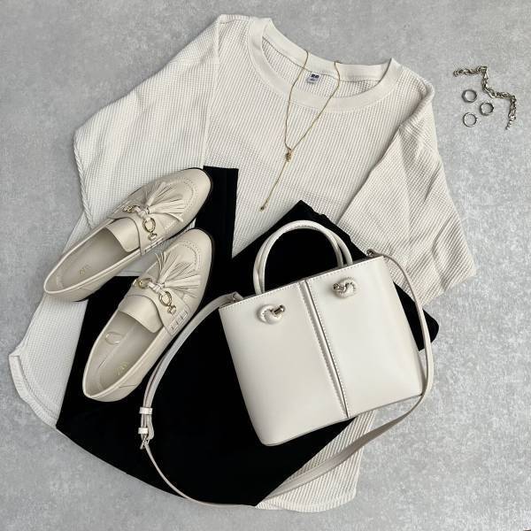 《一年中使える》「シンプルで可愛い！」【ZARA】秋ピッタリ！“ホワイト小物”を使ったコーデ集