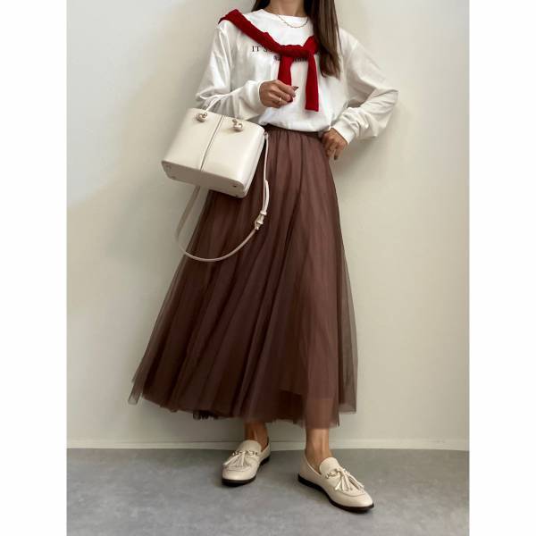 《一年中使える》「シンプルで可愛い！」【ZARA】秋ピッタリ！“ホワイト小物”を使ったコーデ集