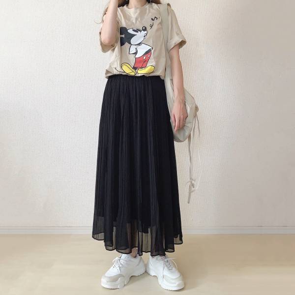 【UNIQLO】エフォートレス＆洗練！人気急上昇中の新作の”シフォンプリーツスカート”が「とにかくかわいい」