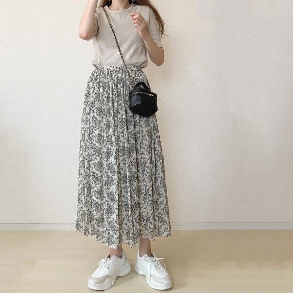 【UNIQLO】エフォートレス＆洗練！人気急上昇中の新作の”シフォンプリーツスカート”が「とにかくかわいい」