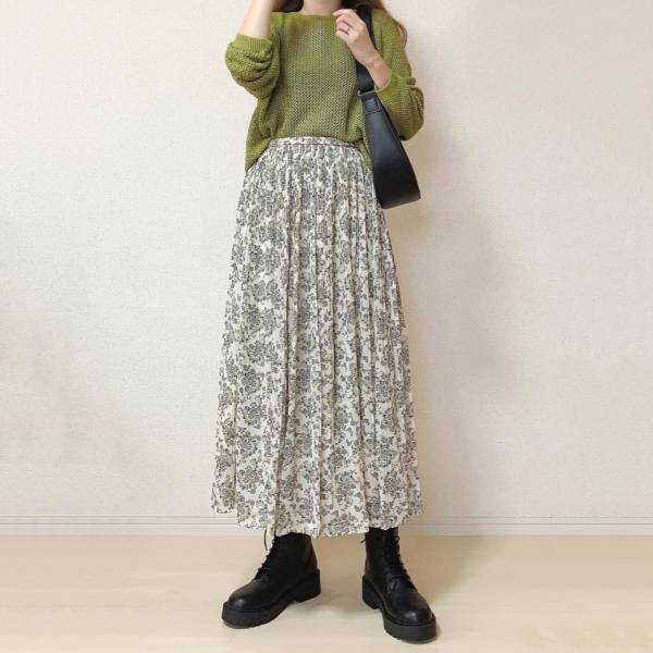 【UNIQLO】エフォートレス＆洗練！人気急上昇中の新作の”シフォンプリーツスカート”が「とにかくかわいい」