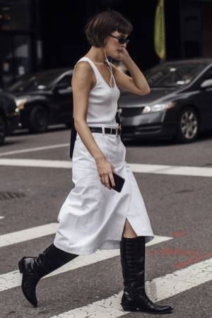 足元に「ブーツ」を迎えればたちまち装いが秋っぽくシフト！【ストリートスナップ】