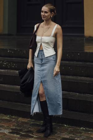 足元に「ブーツ」を迎えればたちまち装いが秋っぽくシフト！【ストリートスナップ】