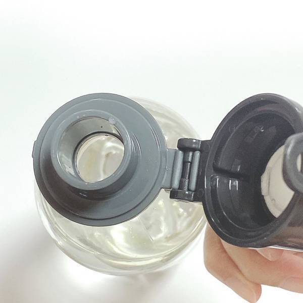 パカッと付けるだけ！超々便利！！【ダイソー】使ってビックリ！”ペットボトルキャップ”が手放せない