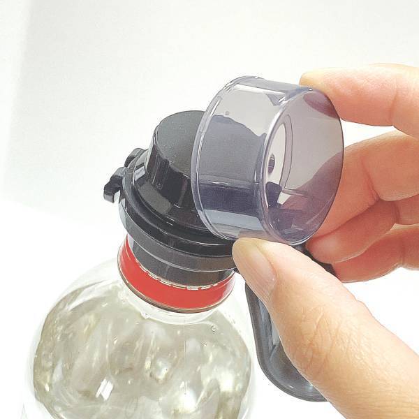 パカッと付けるだけ！超々便利！！【ダイソー】使ってビックリ！”ペットボトルキャップ”が手放せない