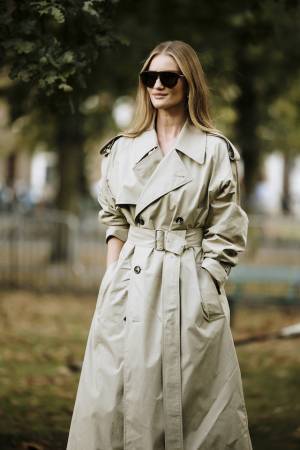 【2024年春夏 ロンドンFW】ロージー・ハンティントン＝ホワイトリーらが来場！バーバリーの最新ルックに注目