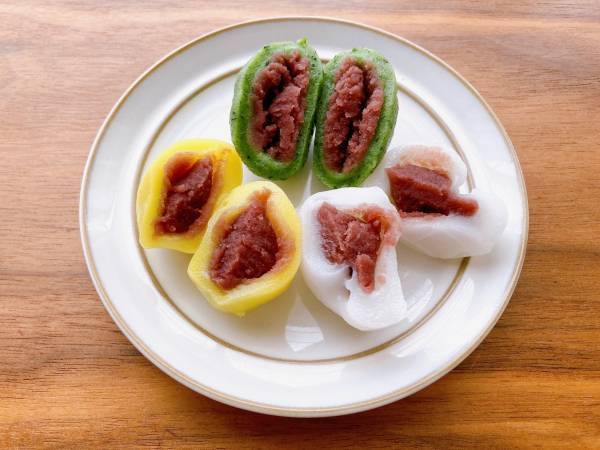 気づいたら完食してた…！【セブンイレブン】何個でも食べられる上品な甘さ「秋の三色団子」がたまらん♡