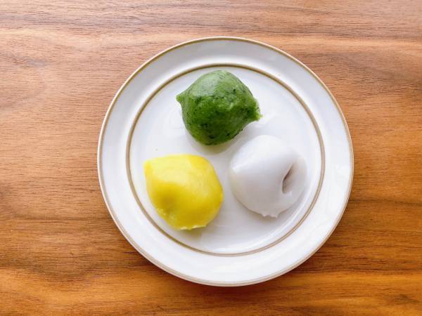 気づいたら完食してた…！【セブンイレブン】何個でも食べられる上品な甘さ「秋の三色団子」がたまらん♡