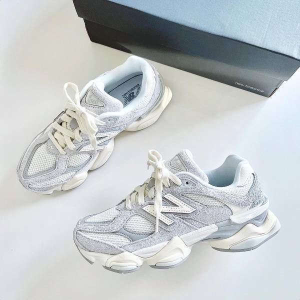 秋コーデと相性抜群♡ 大活躍すること、間違いなしッ！「スニーカー」