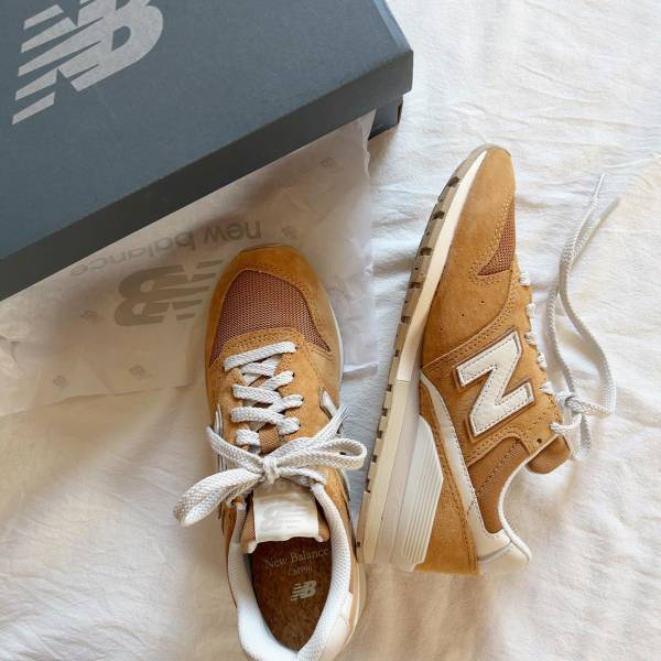 秋コーデと相性抜群♡ 大活躍すること、間違いなしッ！「スニーカー」