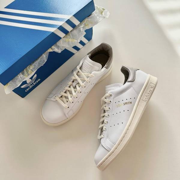 秋コーデと相性抜群♡ 大活躍すること、間違いなしッ！「スニーカー」