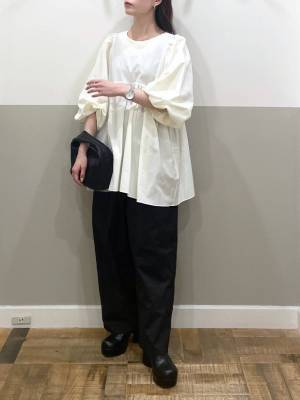 上品な可愛さ♡ シンプルになりすぎない「ペプラムトップス」とは？