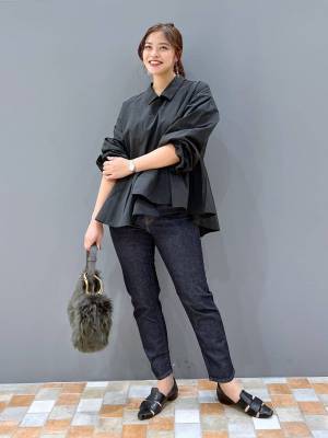 上品な可愛さ♡ シンプルになりすぎない「ペプラムトップス」とは？